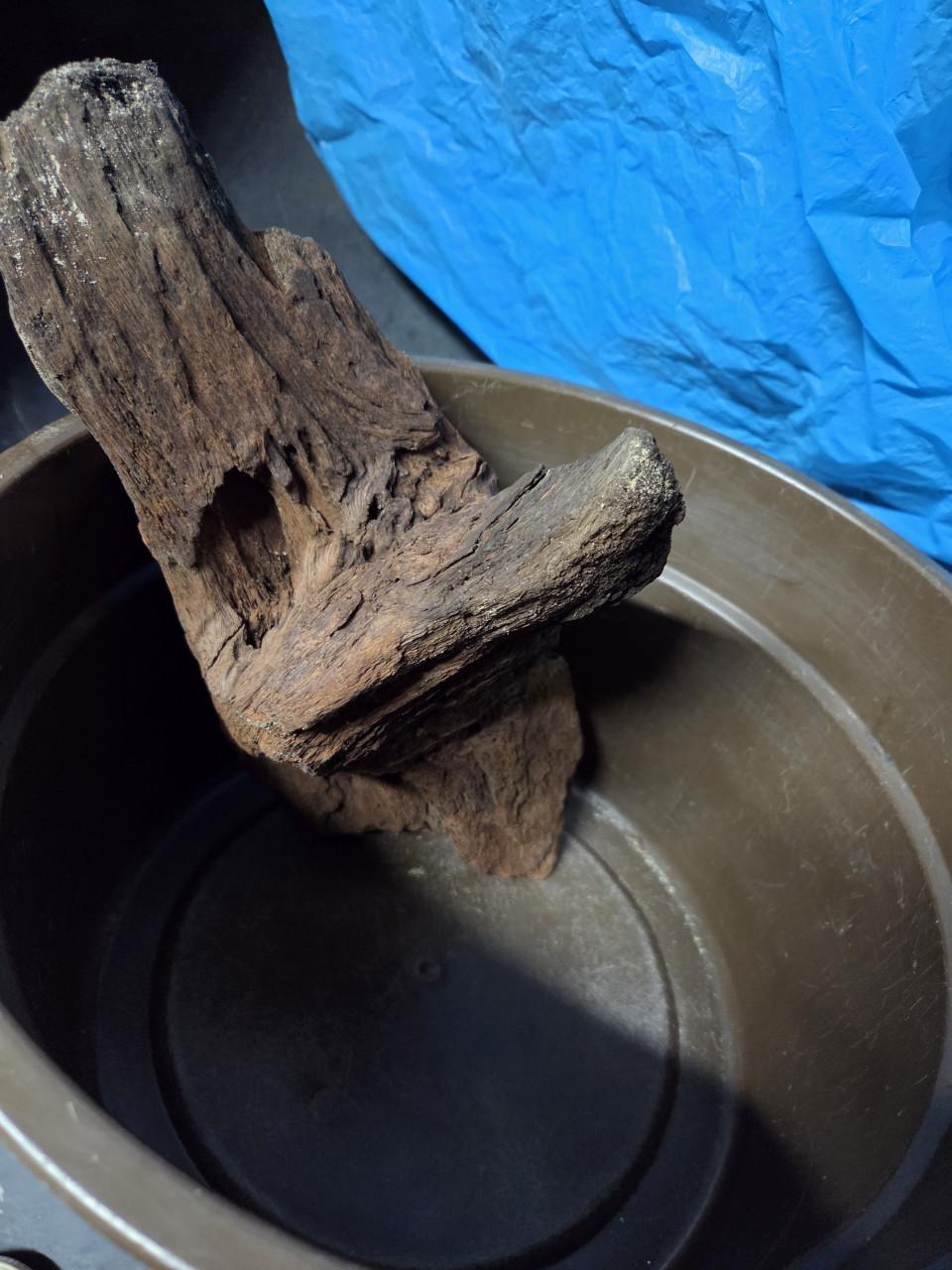 Aquarium stenen plus groot stuk hout.