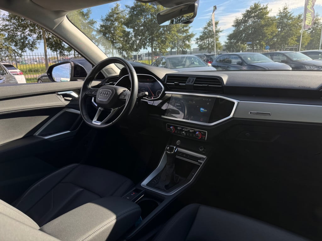 Audi Q3 35 tfsi * camera * matrix led * leer * keyless * trekhaak