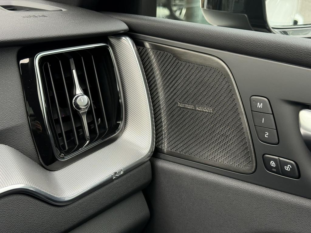 Volvo XC60 t6 398pk ultra black edition recharge| panodak| 360camera| adap.