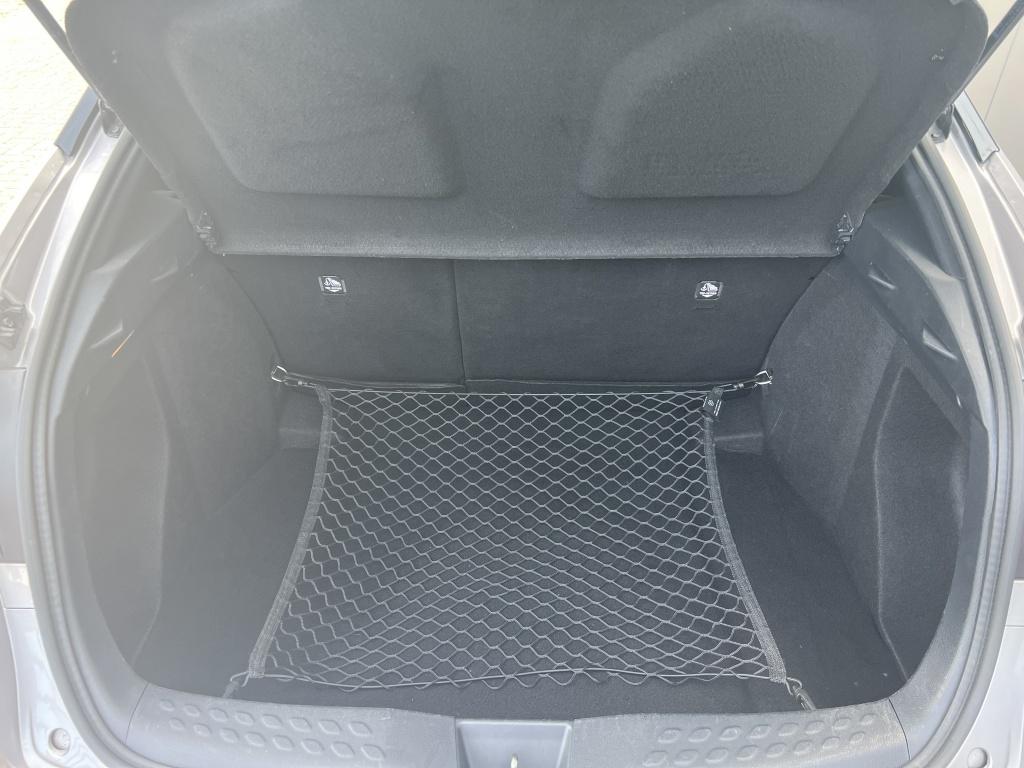 Toyota C-hr 1.8 hybrid executive | all-seasonbanden | dealeronderhouden