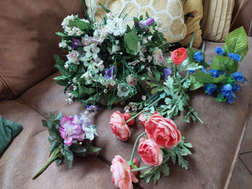 Partij met kunstbloemen allerlei