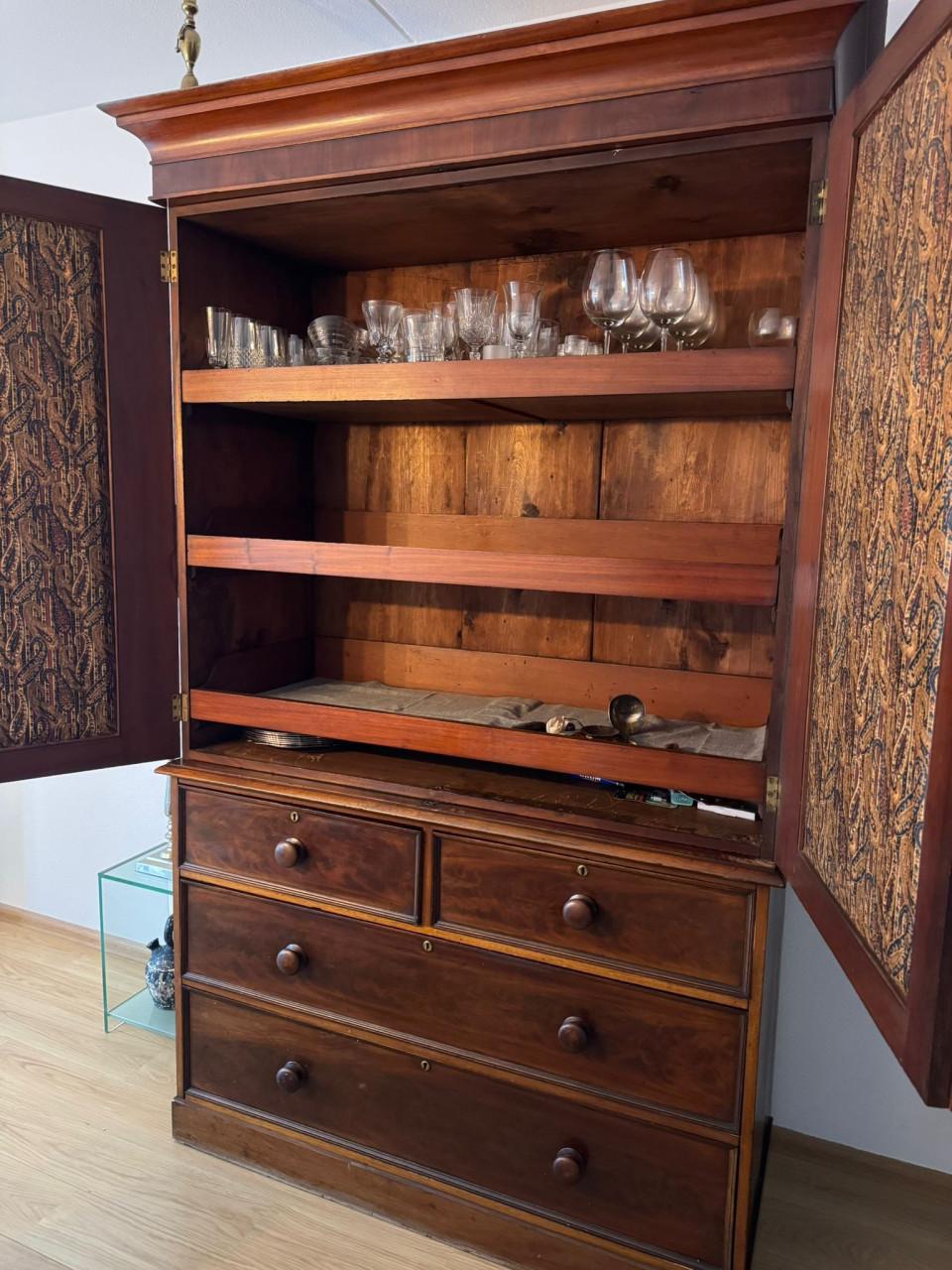 Mahoniehouten kabinet