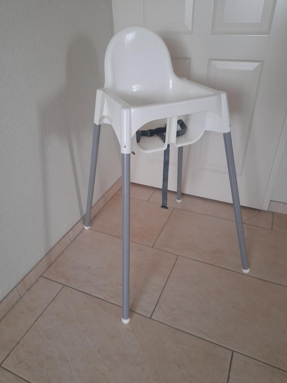 Kinderstoel met gordel (z.g.a.n.)