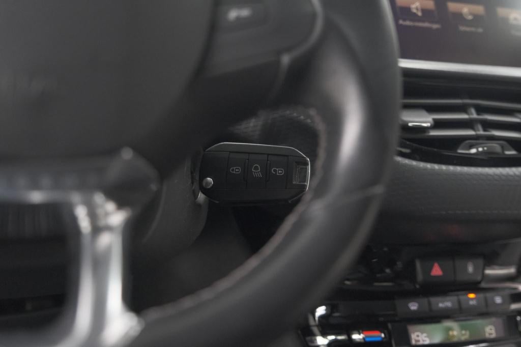 Peugeot 2008 puretech 110 allure | trekhaak | apple carplay | parkeersensor