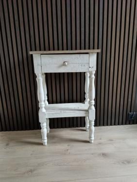 Brocante tafeltje/nachtkastje