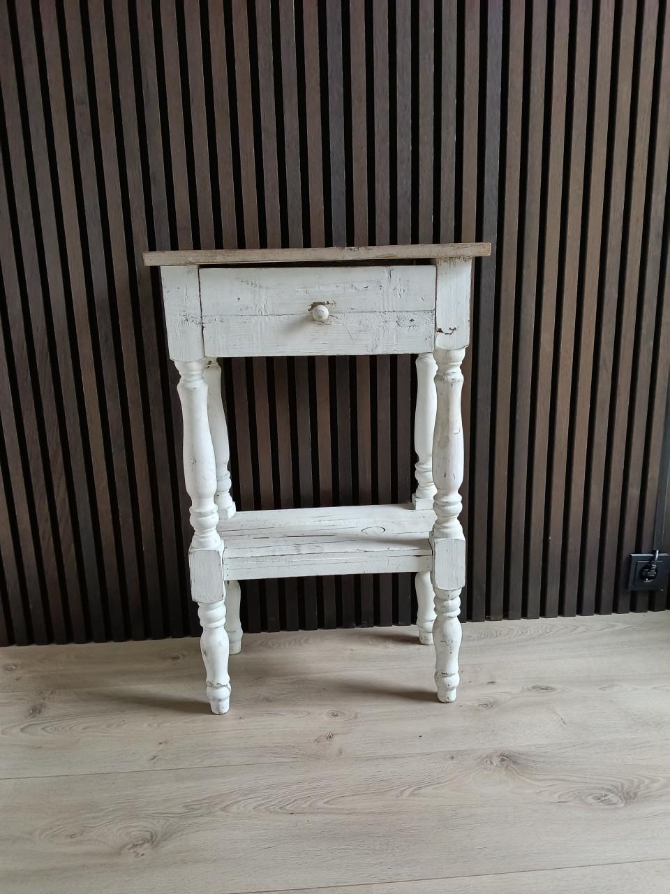 Brocante tafeltje/nachtkastje