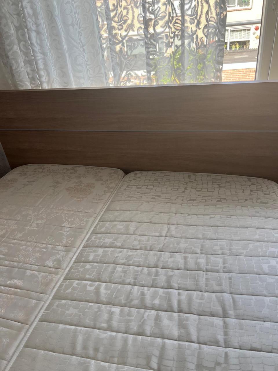 Tweepersoonsbed 140x200 incl. matrassen