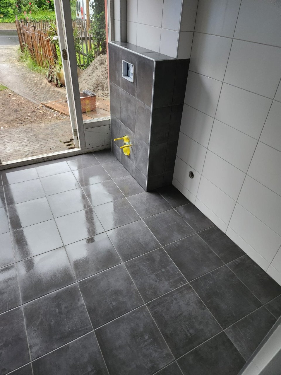 Tegelzetter nodig? Bel/app: 06 21937244 of Mail: jvbtegelzetter@gmail.com