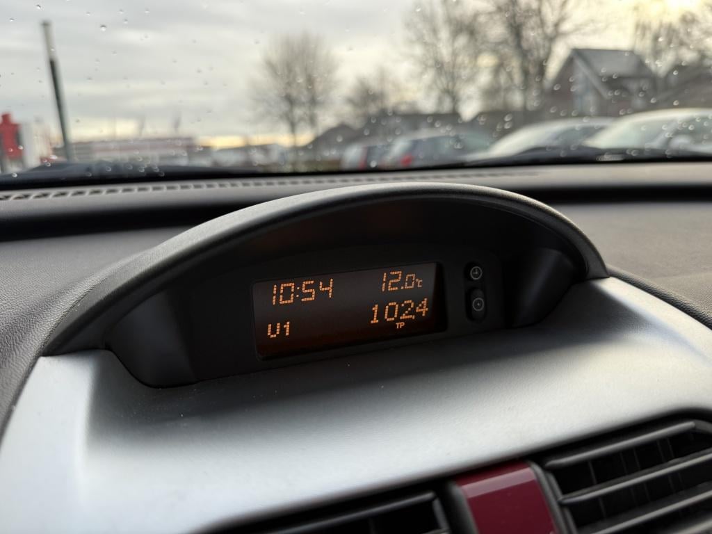 Opel Corsa 1.4-16v njoy automaat!