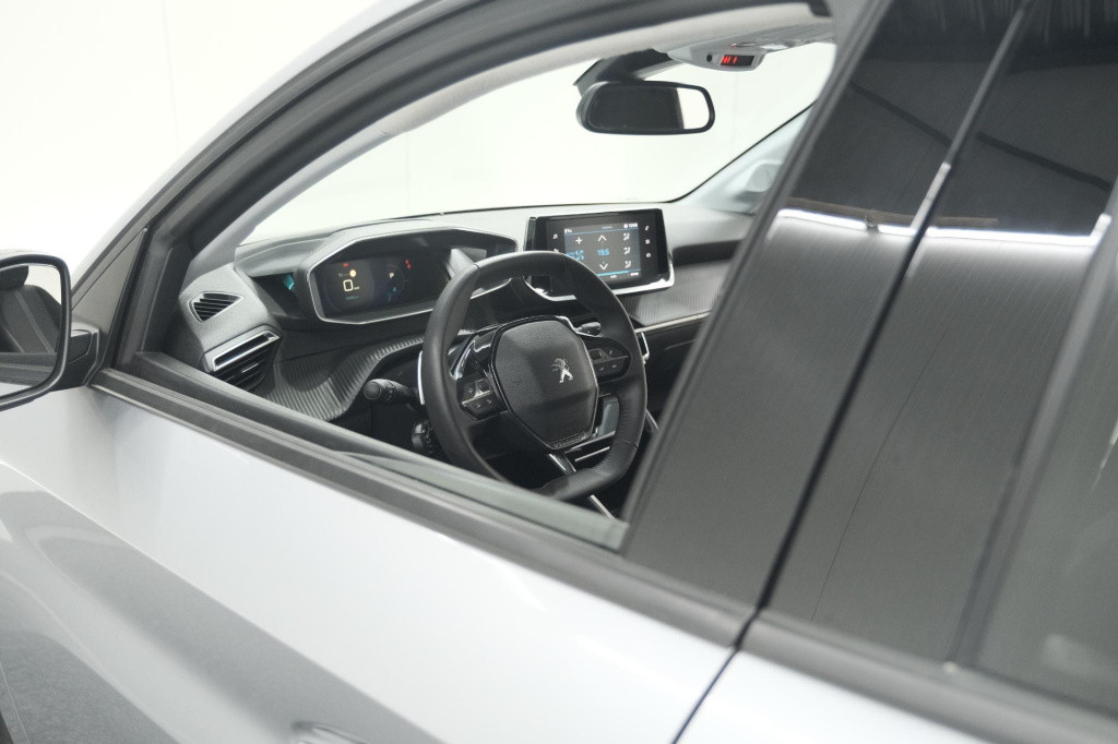 Peugeot 208 puretech 100 eat8 allure pack | camera | apple carplay | parkee