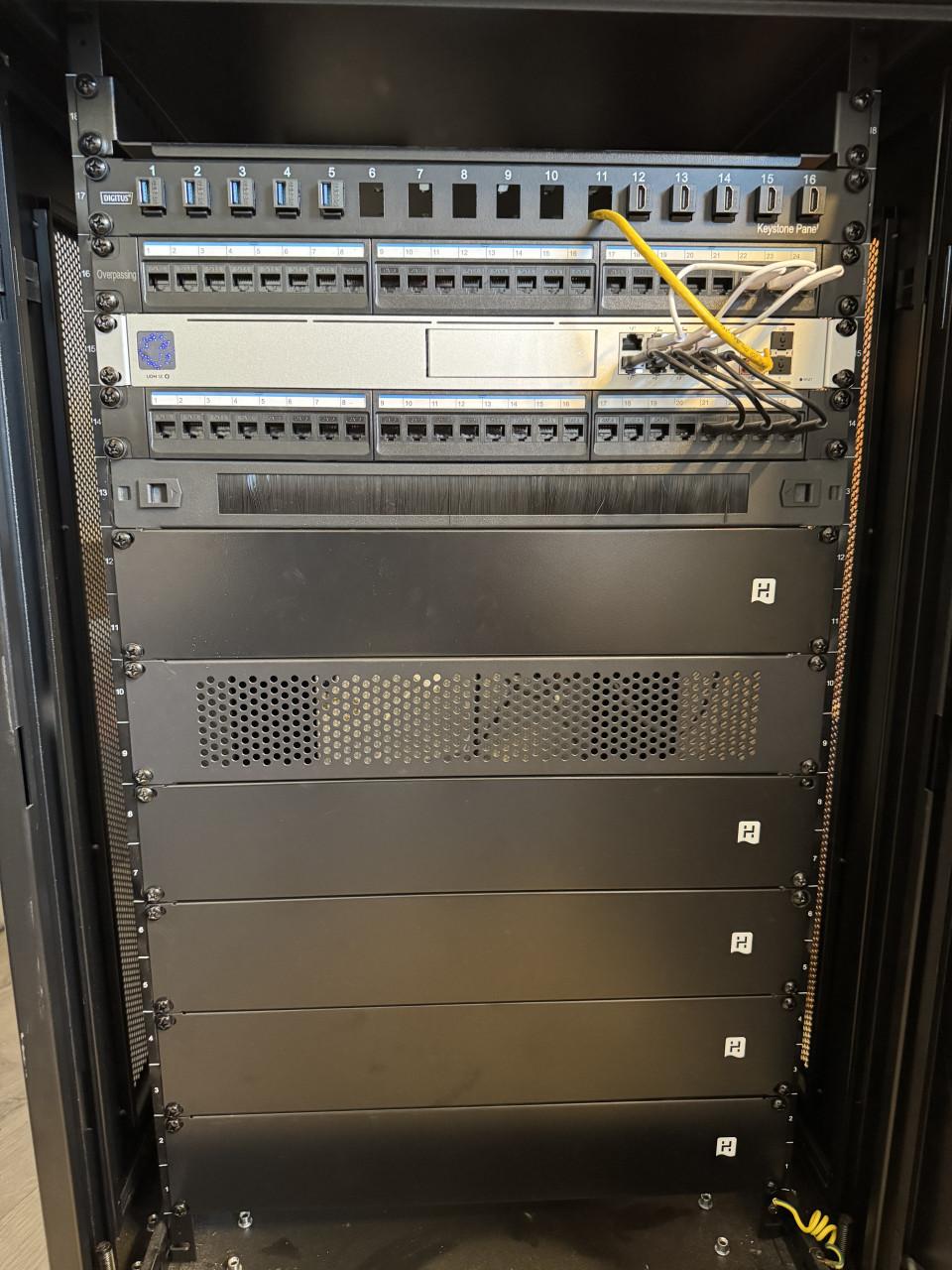 StarTech Serverkast 78 cm (31") diep rack behuizing 18U