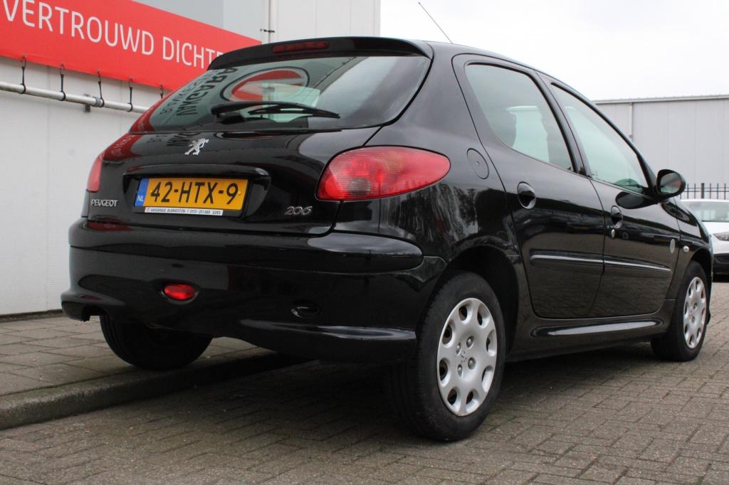 Peugeot 206 inclusief nieuwe apk, lees tek 1.4 génération