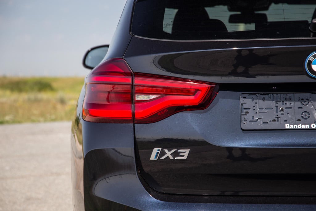 BMW Ix3 high executive 80 kwh panoramadak / carplay / bruin leer / navi