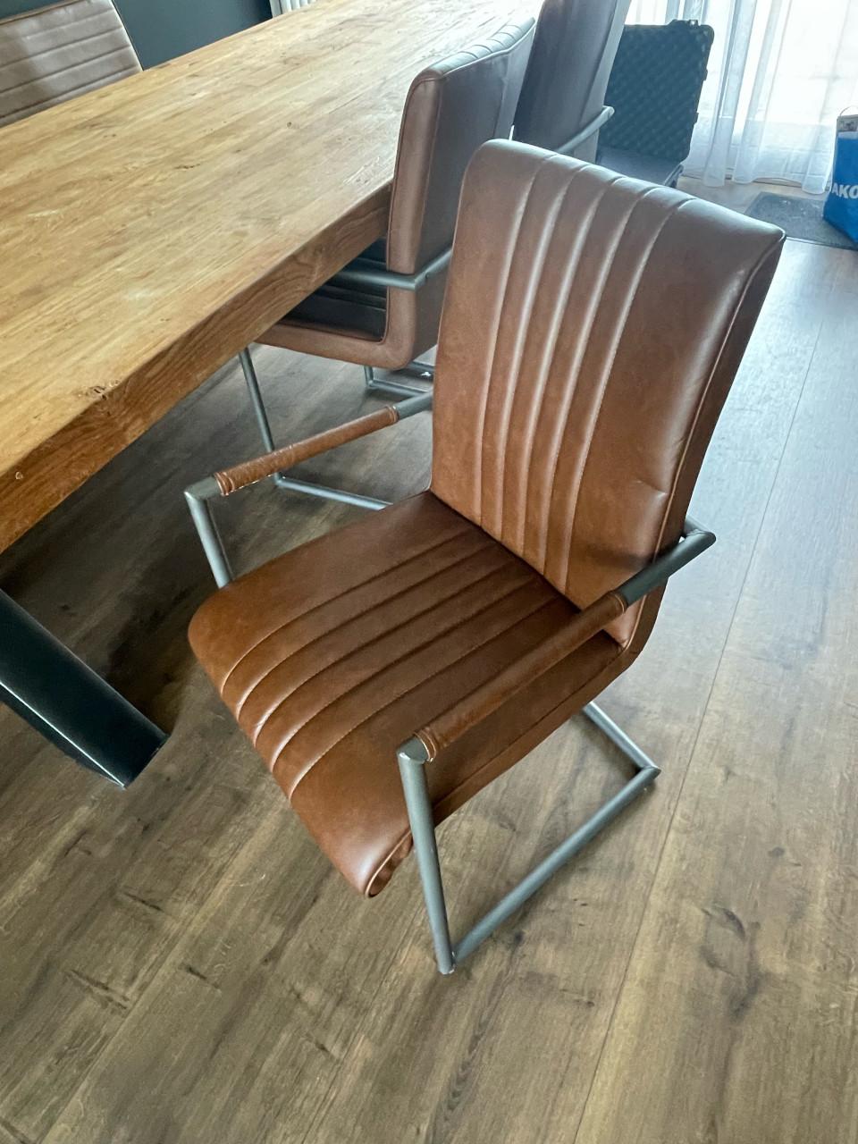 Eettafel + stoelen + eetbank