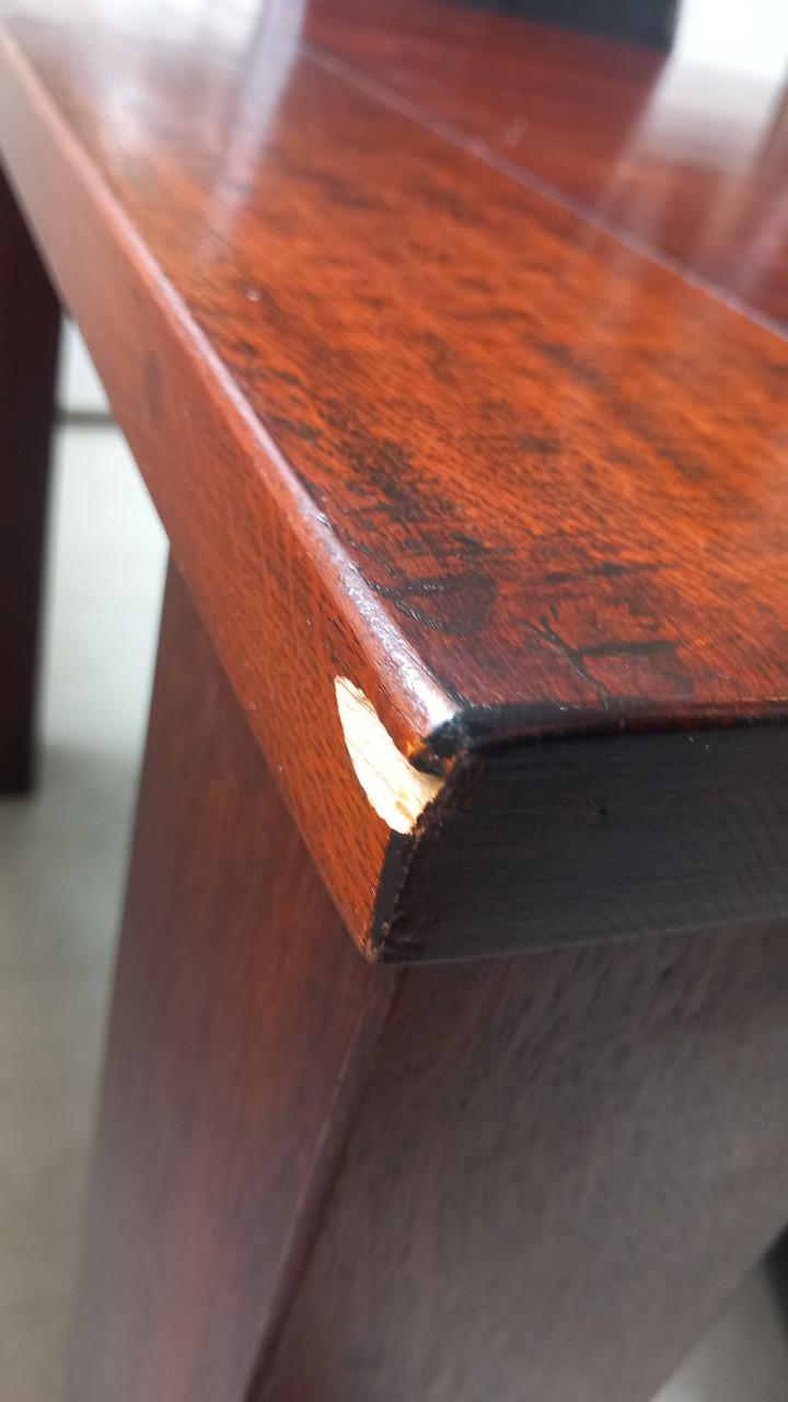 Grote gezellige hardhouten tafel, gratis