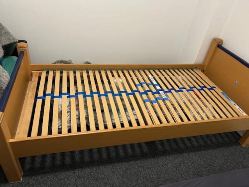 Eenpersoonsbed 200x90 cm met lattenbodem