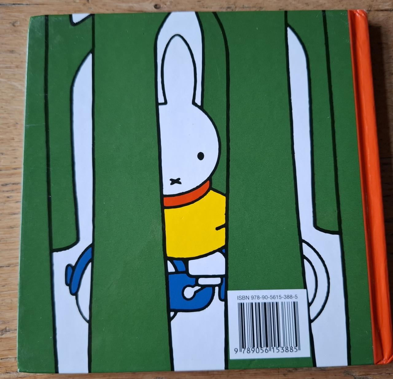Nijntje op de fiets - In ’t Zeeuws, door Dick Bruna, Zeeuws Engel Reinhoudt