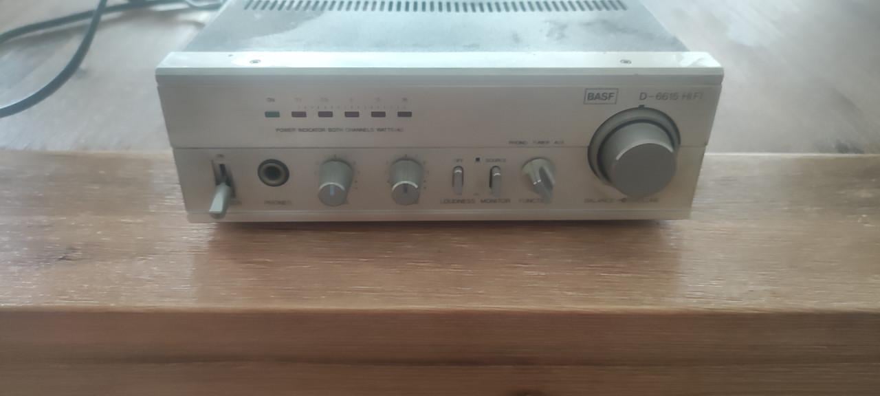 Basf d-6615 hifi versterker