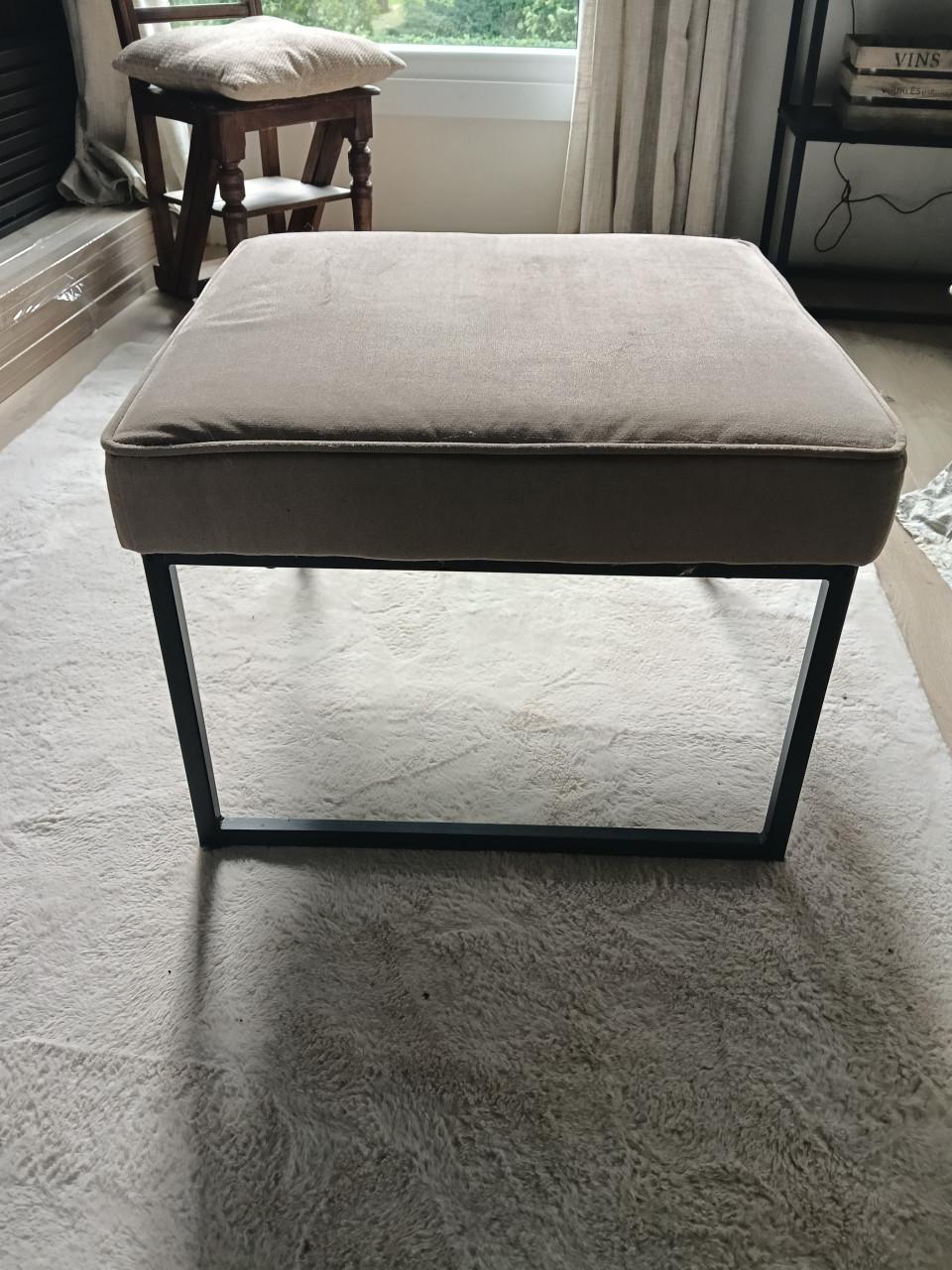 Velvet hocker