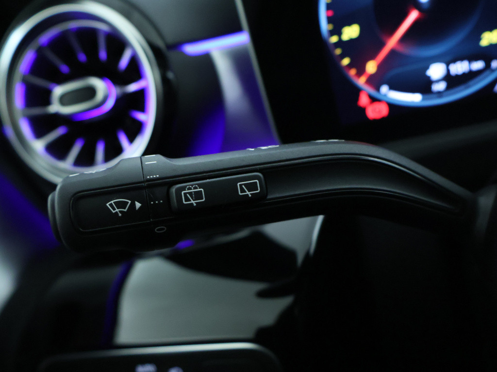 Mercedes-Benz A-Klasse 180 business solution amg | panoramadak | sfeerverli