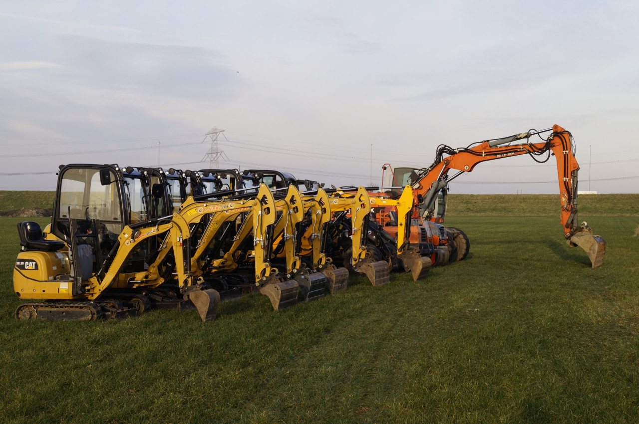 Te huur: Minigraver, graafmachines 0.9T, 2.0T, 2.5T tot 25T