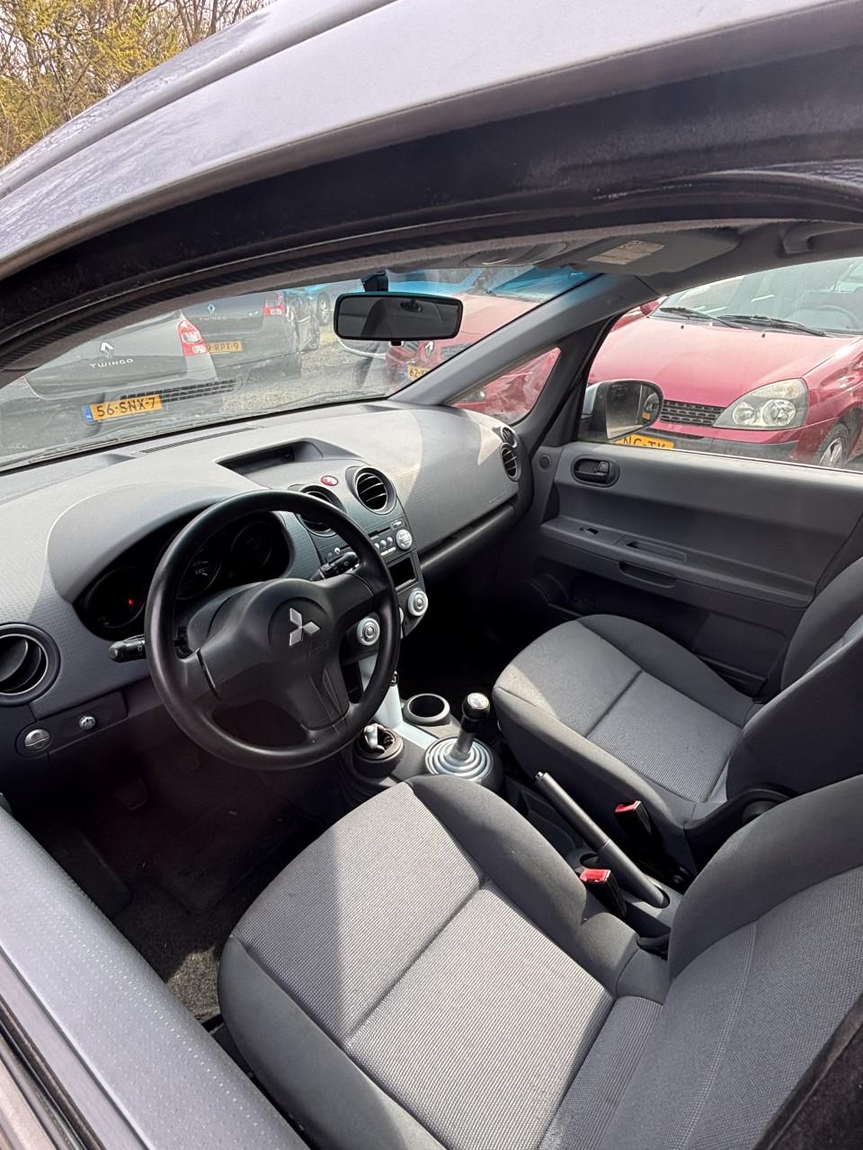 Mitsubishi colt jaar apk