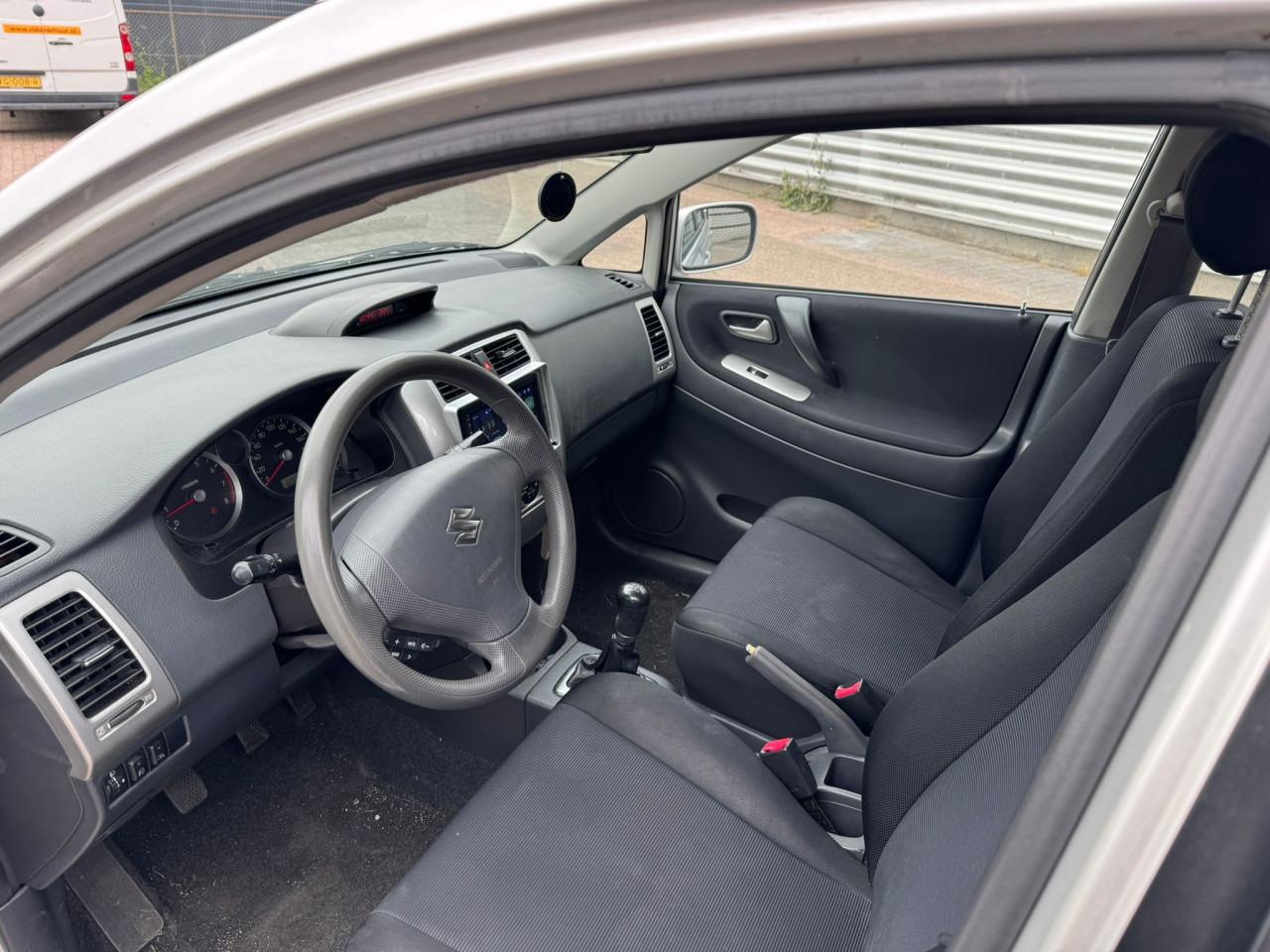 Suzuki ilana bj 2004  1400 euro