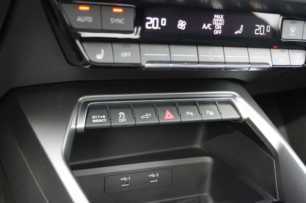 Audi A3 sportback 40 tfsi e s-line / pano / leer / matrix / camera / b&o