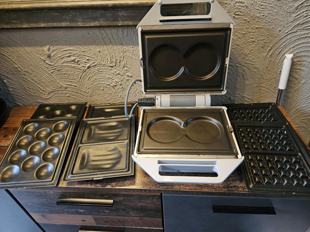 Vintage Tefal Multi-Snack reverso met diverse bakplaten