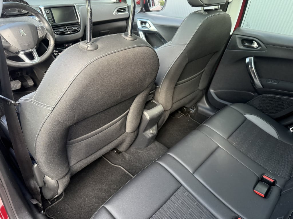 Peugeot 2008 1.2i automaat puretech allure 5-drs