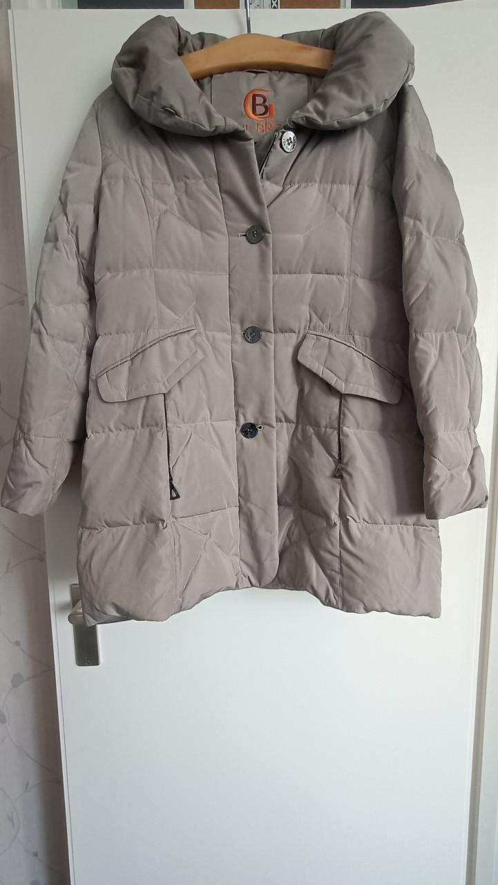 Dames winterjas van Gil Bret met een kraag. Bijna niet gedragen.