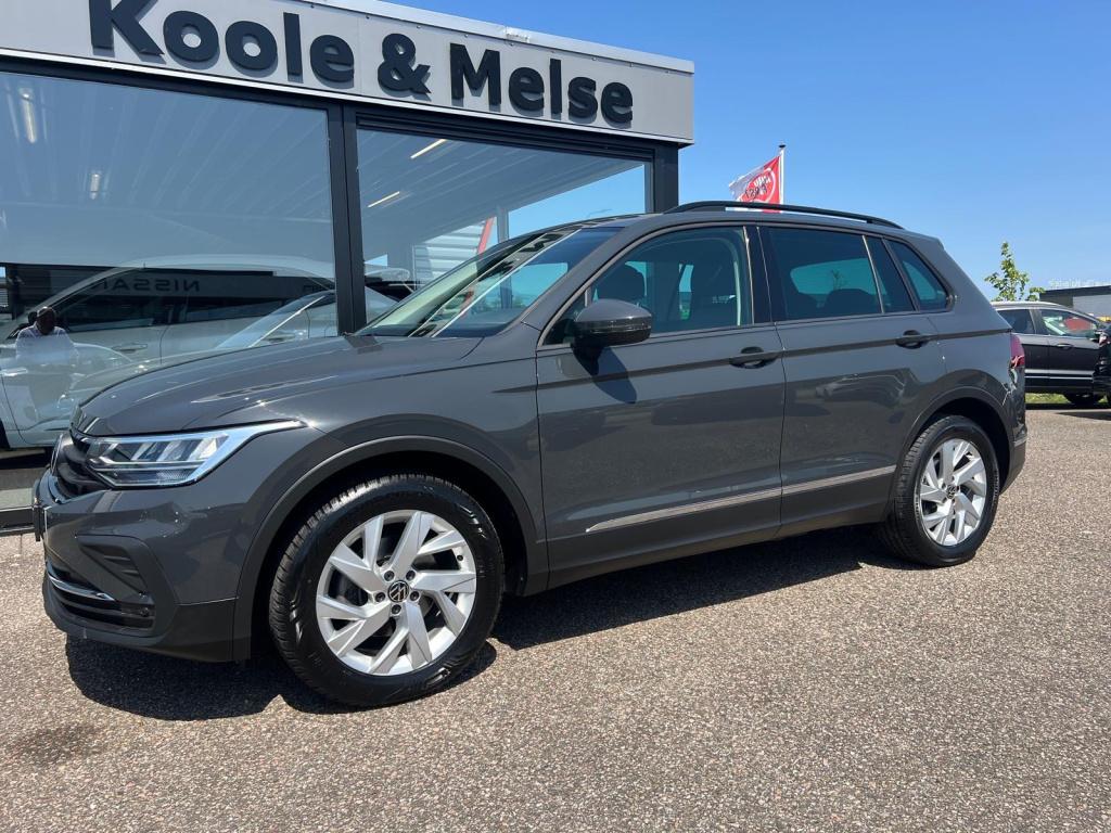 Volkswagen Tiguan 1.5 tsi 150pk dsg life elegance , trekhaak , adaptive cc 