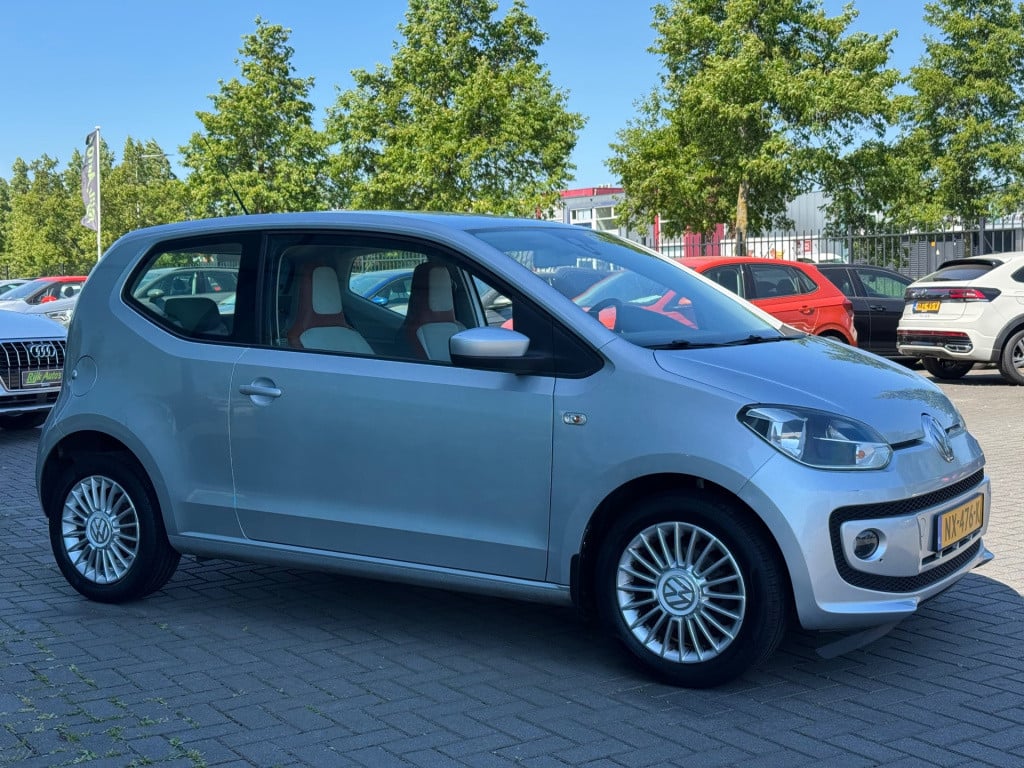 Volkswagen UP! 1.0 high up! * stoelverwarming * navi * lm velgen