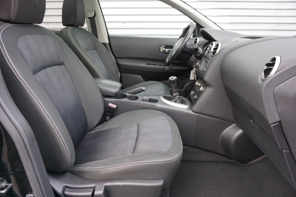 Nissan Qashqai 1.6 connect edition climate / navi / cruise / camera / pano 