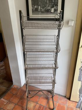 Vintage metalen winkelrek