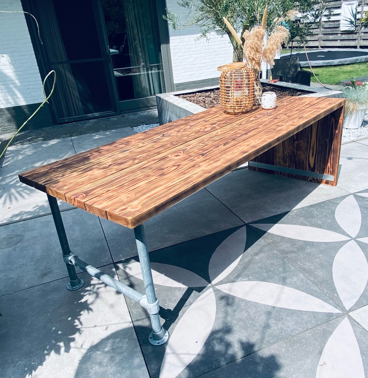 Unieke en stijlvolle handgemaakte tafel.