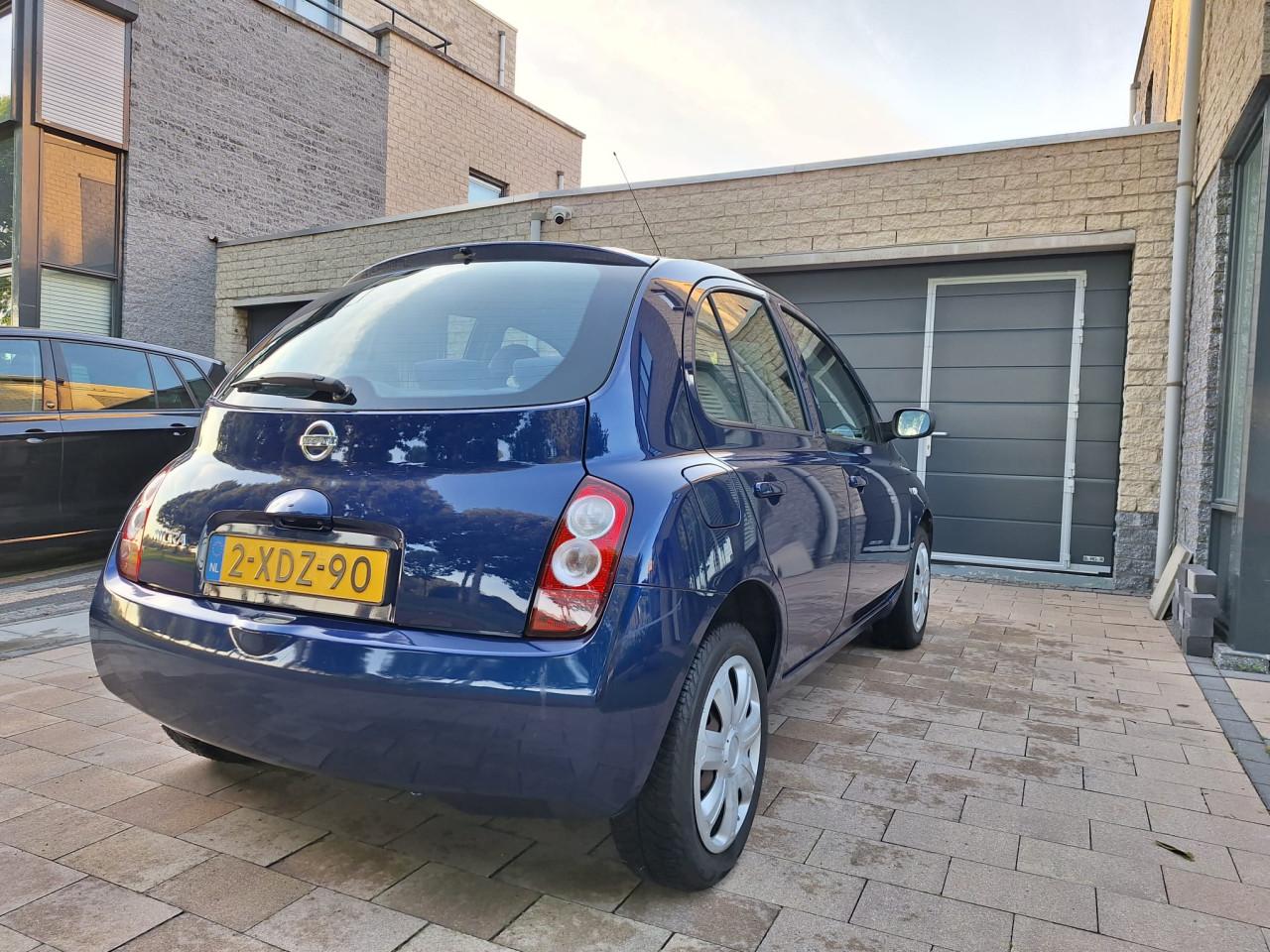 Nissan Micra blauw