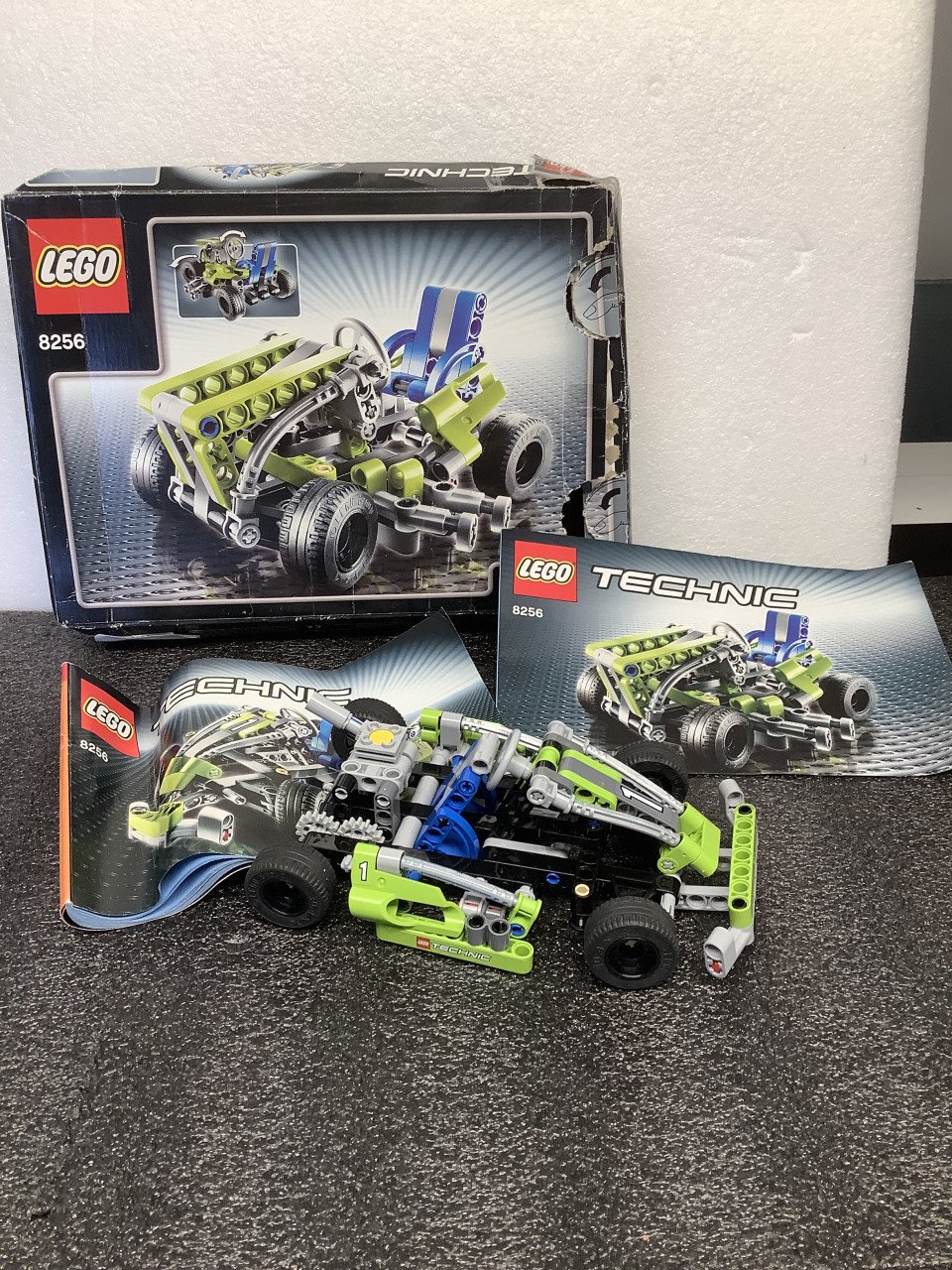 Lego technic 8256 Go kart. Helemaal compleet in doos met twee boekjes