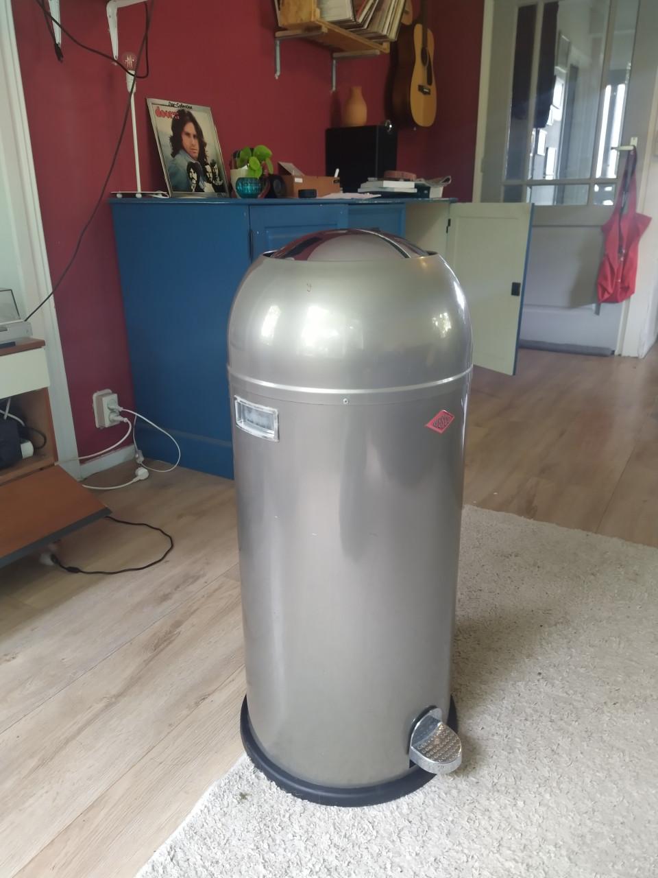 Wesco 'Kickmaster' prullenbak, 40L