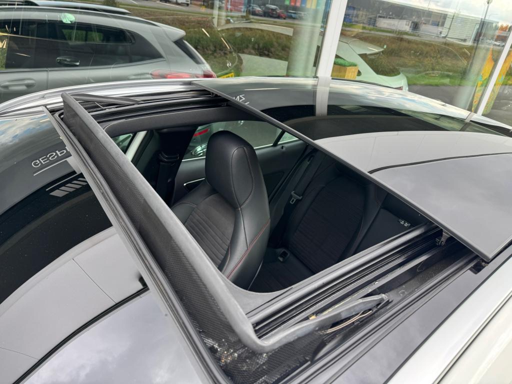 Mercedes-Benz Gla-klasse 200 amg line automaat , panoramaschuifdak , trekha