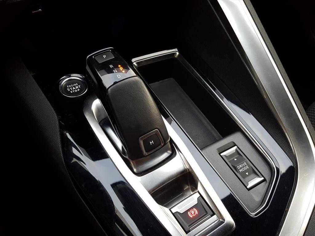 Peugeot 3008 gt 1.2-130pk automaat/eat8 navigatie| trekhaak | apple carplay