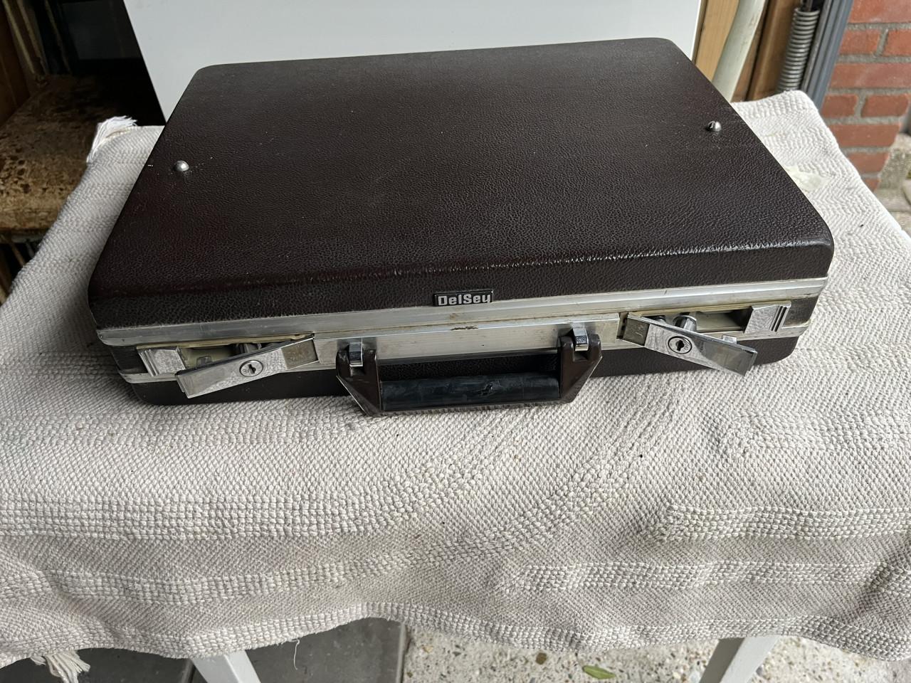 Gereedschapkoffer DELSEY met 12V apparatuur