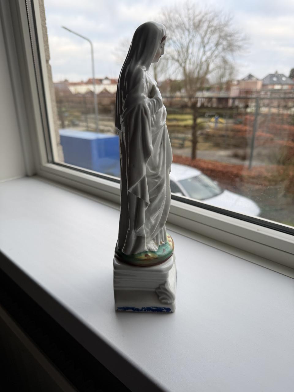 Beeldje Maria Porselein