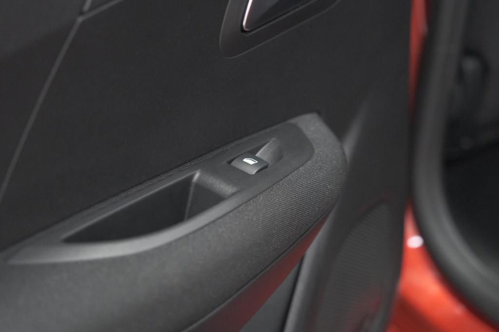Peugeot 208 puretech 100 style | navigatie | cruise control | apple carplay