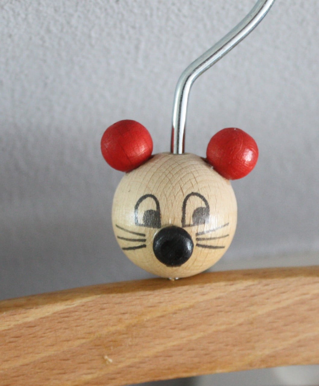 Houten kinderkapstokje met muisjes gezicht