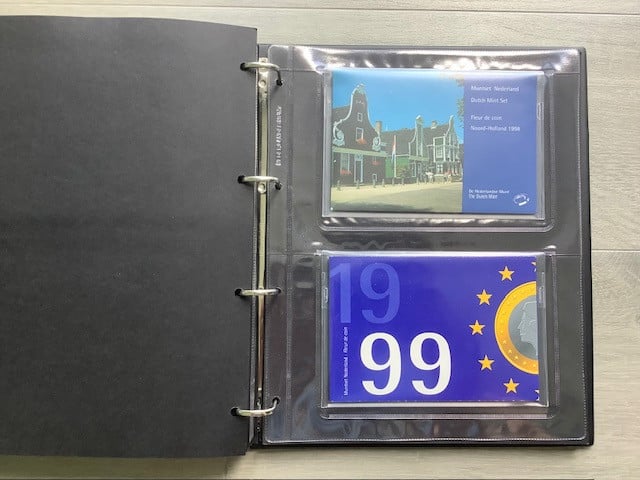 Nederland , FDC jaarsets periode 1982 t/m 2001 in album.
