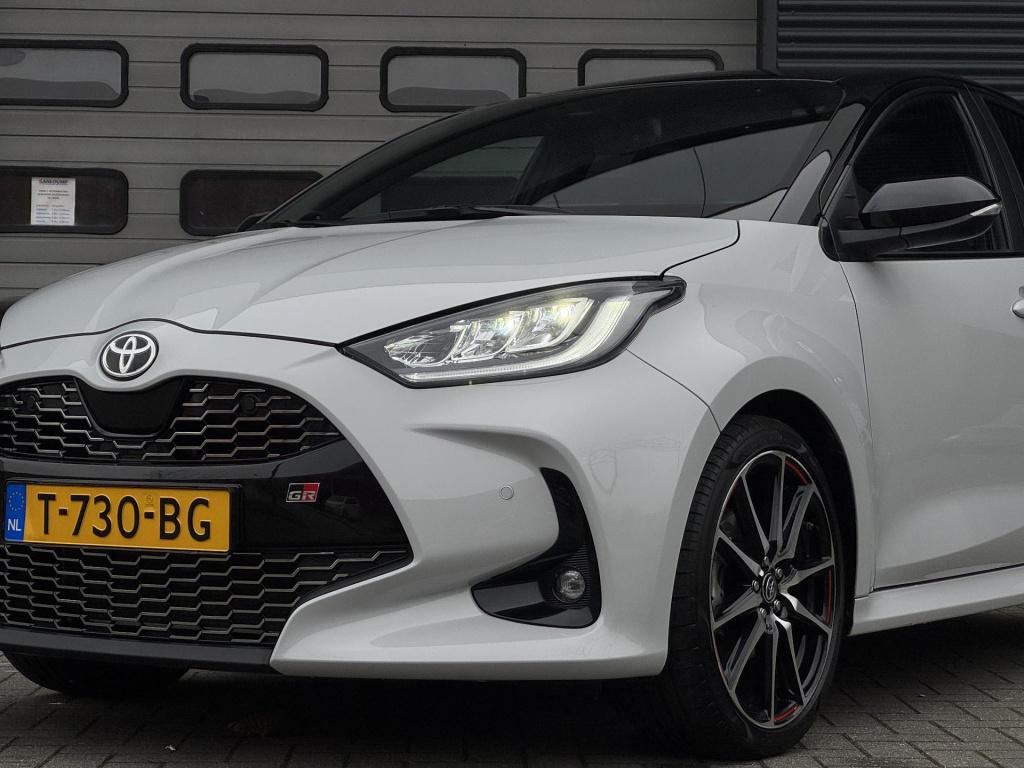 Toyota Yaris 1.5 hybrid gr sport premium pack, nl-auto!
