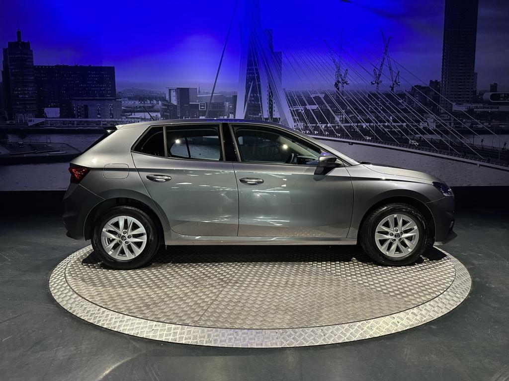 Skoda Fabia 1.0 tsi business edition *camera*pdc*winterpack*app*navi*