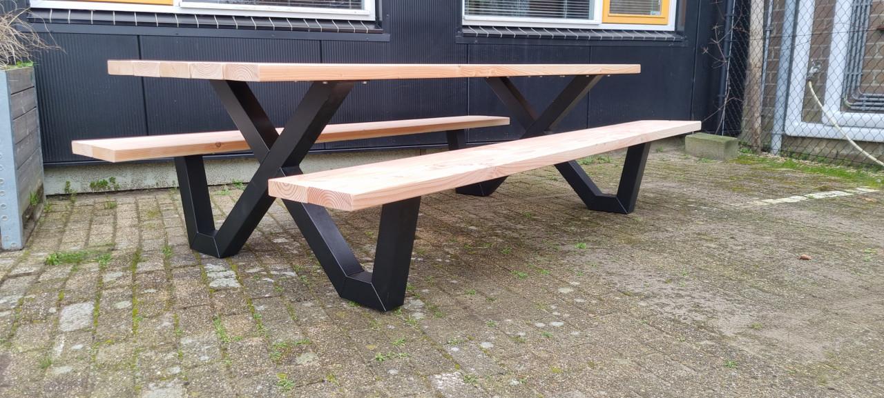 Picknicktafel met stalen X-frame onderstel