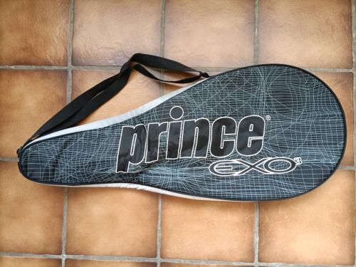 Tennisracket beschermhoes met ritssluiting. Lengte 74 cm.
